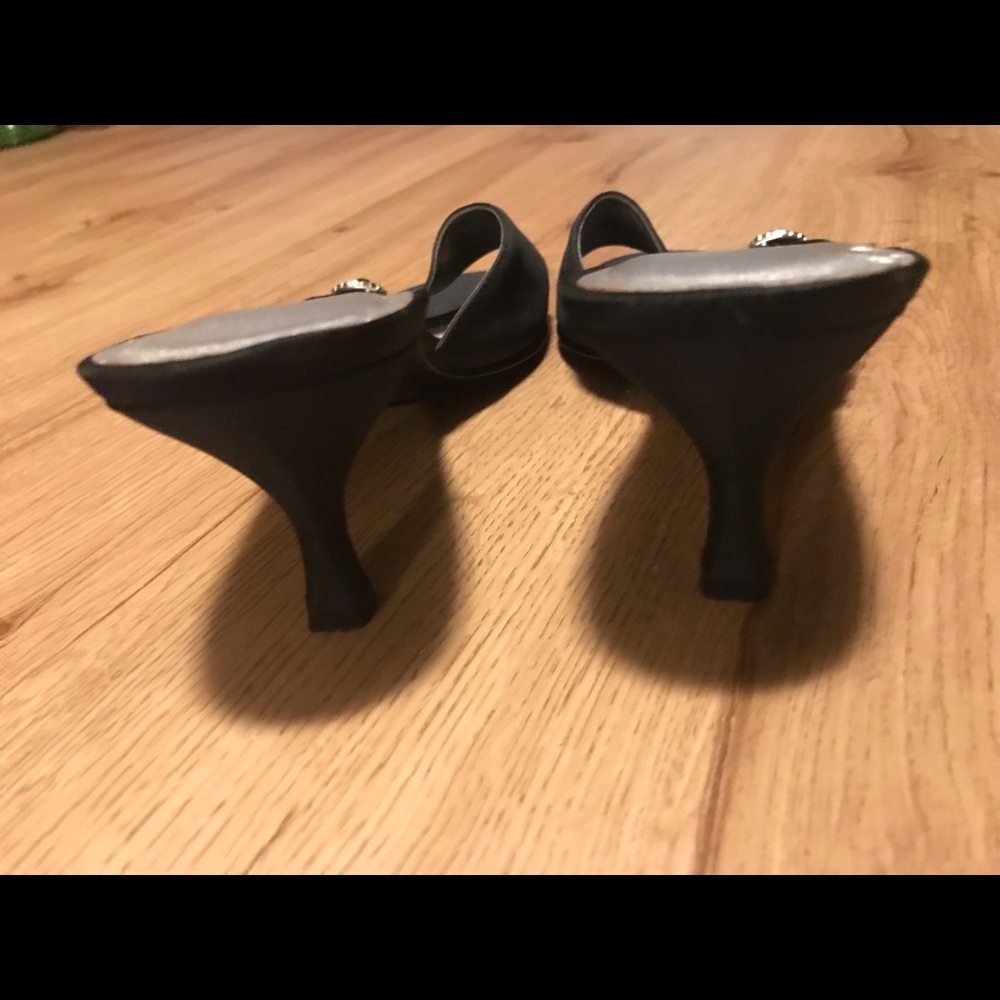 Shoes - Picture 4 of 6